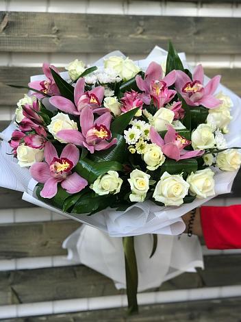 Букет цветов из: Розы и Хризантемы в Великом Устюге