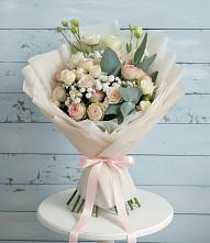 Букет цветов из:  Розы и Лизиантусы в Великом Устюге