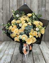 Букет цветов из:  Розы и Лизиантусы в Великом Устюге