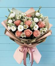 Букет цветов из:  Розы, Альстромерии и Лизиантусы в Великом Устюге