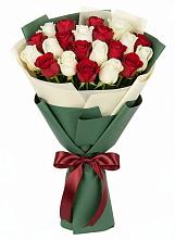 Букет Микс из красных и белых роз в Великом Устюге