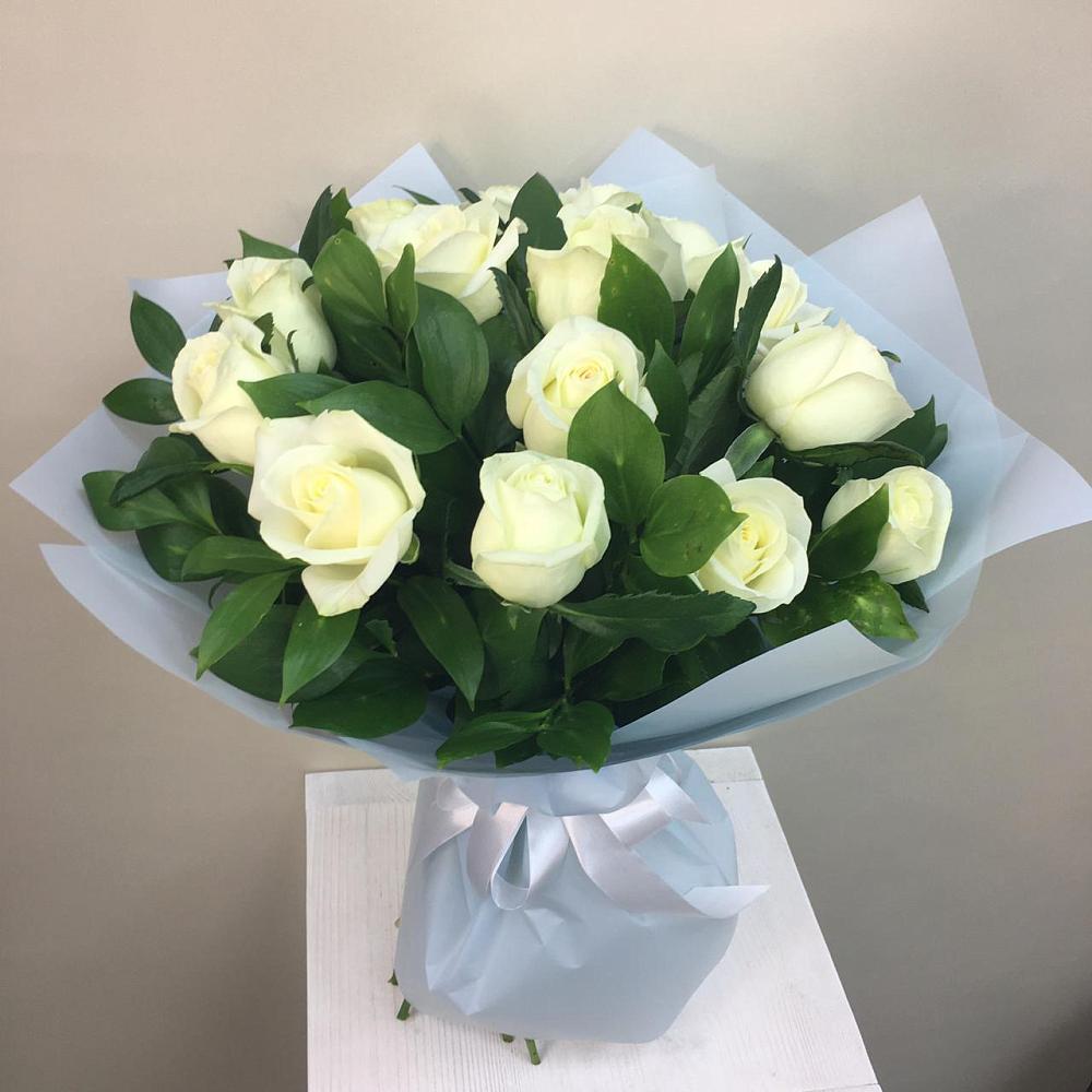 Букет 15 Белых роз Проуд в Великом Устюге