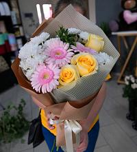 Букет цветов из:  Герберы, Розы и Хризантемы в Великом Устюге
