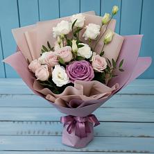 Букет цветов из:  Розы и Лизиантусы в Великом Устюге