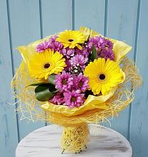 Букет цветов из:  Хризантемы и Герберы в Великом Устюге