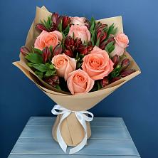 Букет цветов из:  Розы и Альстромерии в Великом Устюге