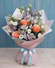 Букет цветов из:  Лизиантусы, Розы, Альстромерии и Гипсофила в Великом Устюге