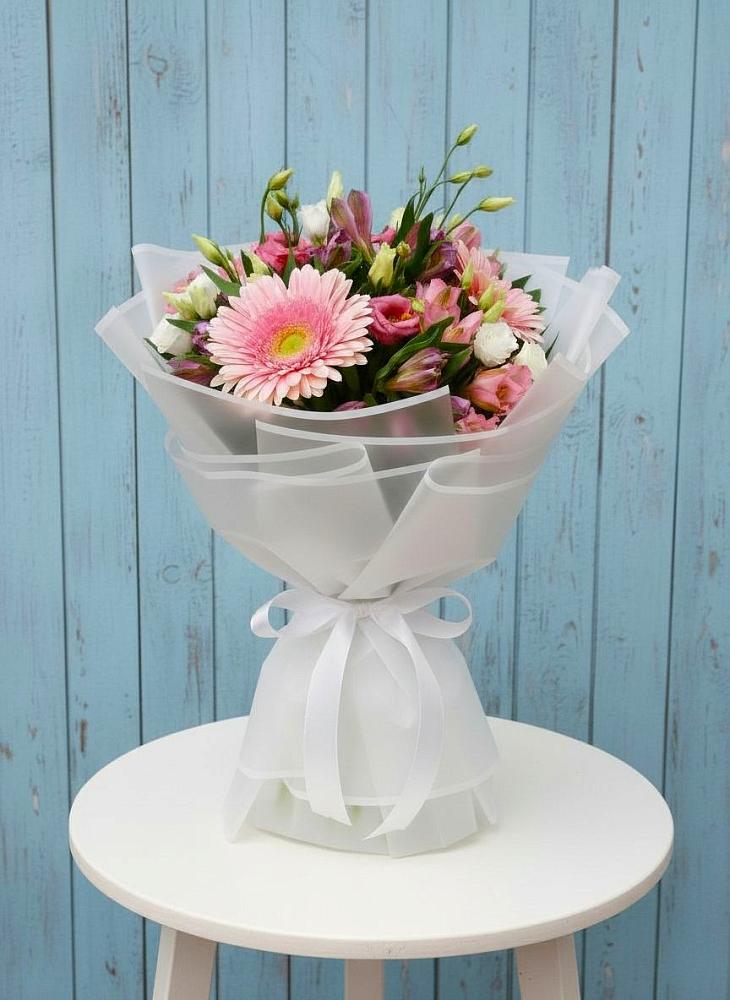 Букет цветов из: Герберы, Альстромерии и Лизиантусы в Великом Устюге