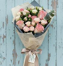Букет цветов из:  Розы в Великом Устюге