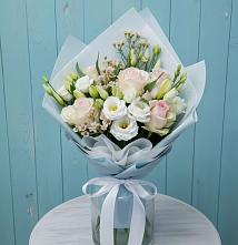 Букет цветов из:  Розы и Лизиантусы в Великом Устюге