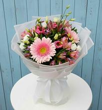 Букет цветов из:  Герберы, Альстромерии и Лизиантусы в Великом Устюге