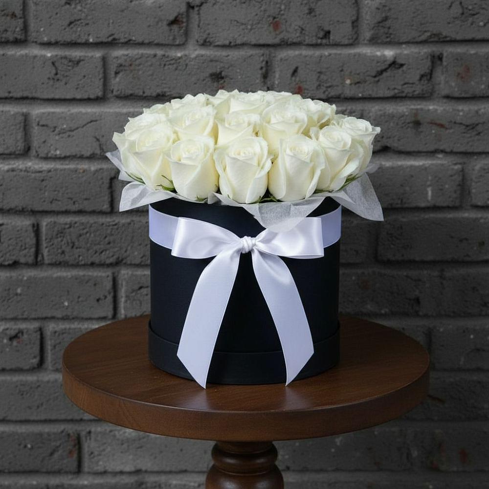 Цветочная композиция из Розы в шляпной коробке в Великом Устюге