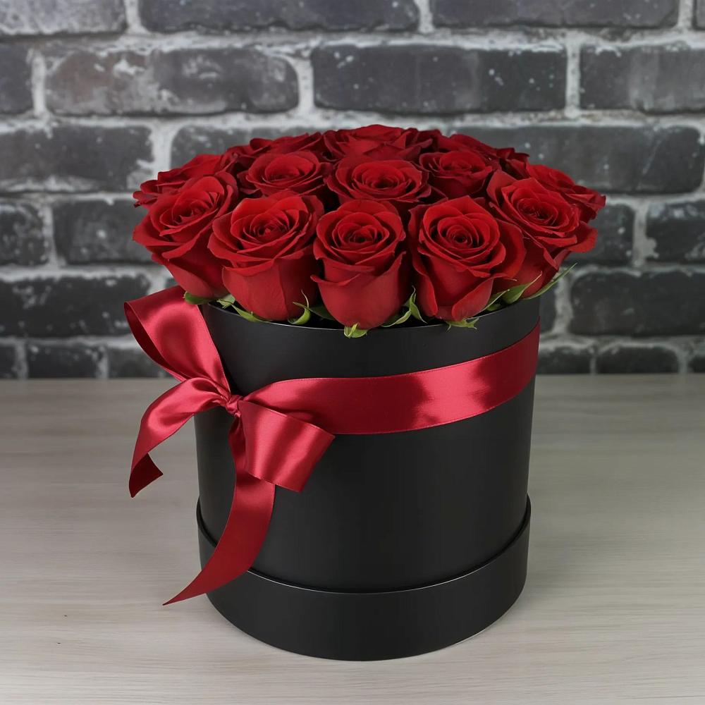 Цветочная композиция из Розы в шляпной коробке в Великом Устюге