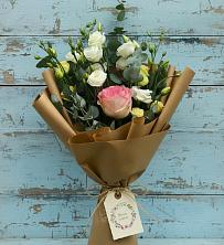 Букет цветов из:  Розы и Лизиантусы в Великом Устюге