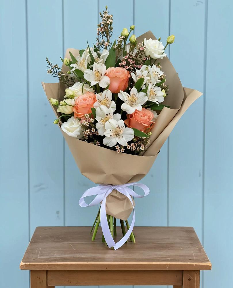 Букет цветов из: Альстромерии, Лизиантусы, Розы и Хризантемы в Великом Устюге